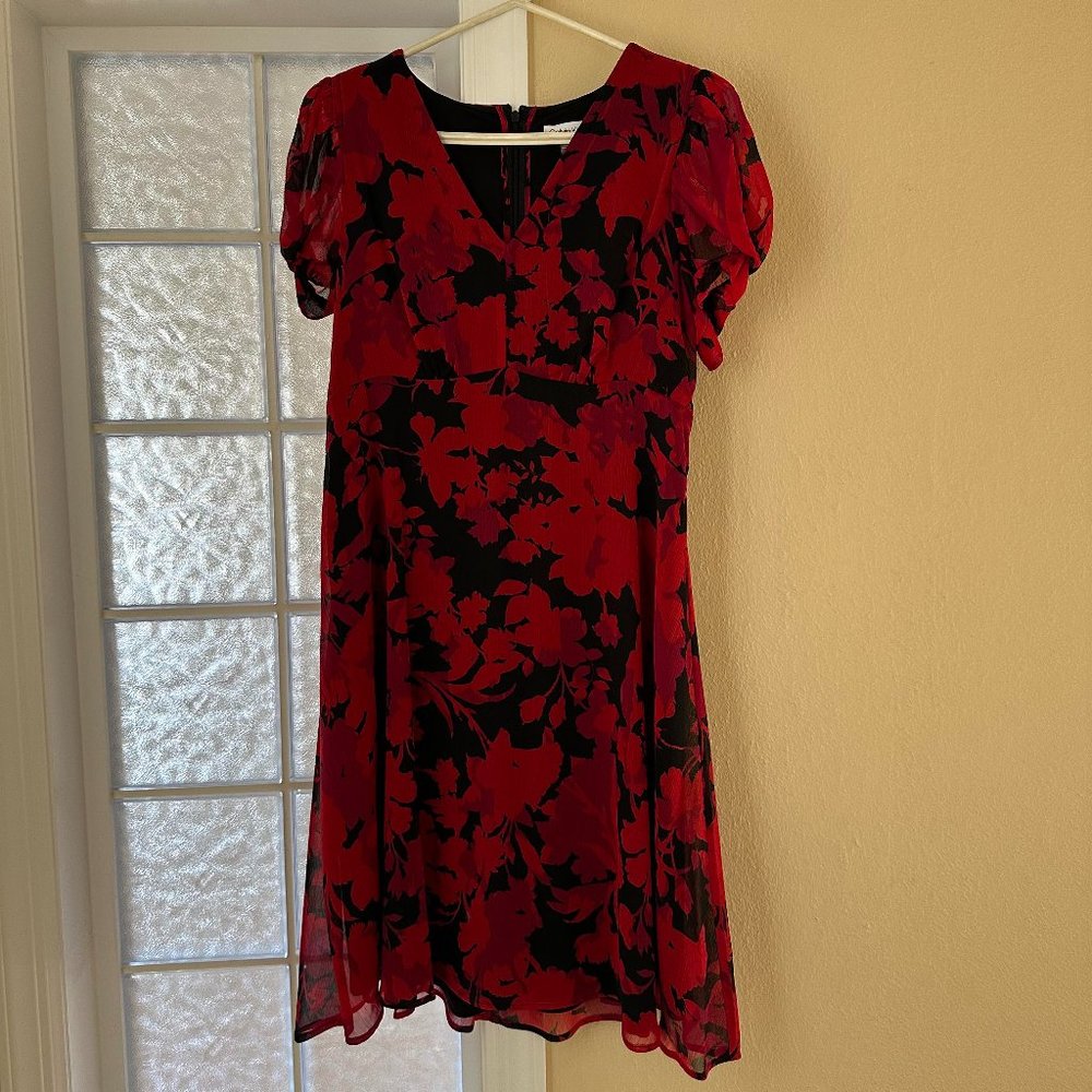 Very flattering Women's Puff-Sleeve Empire-Waist Dress - Picture 3 of 5